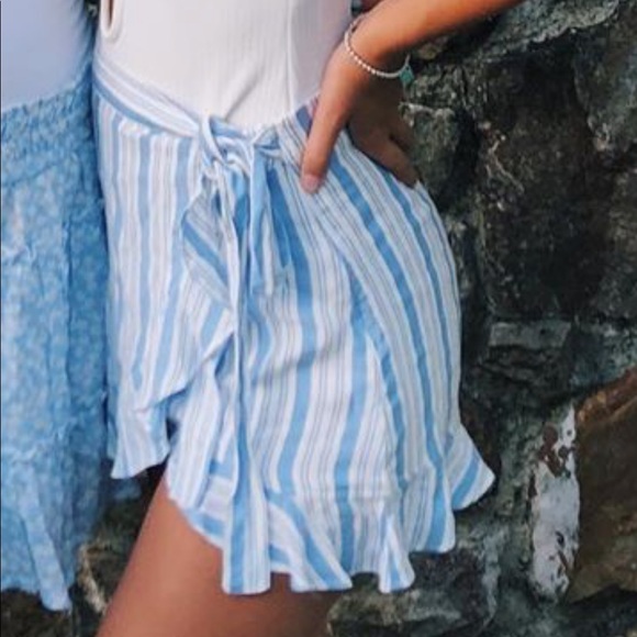 Blue and white skort! So cute - Picture 2 of 2